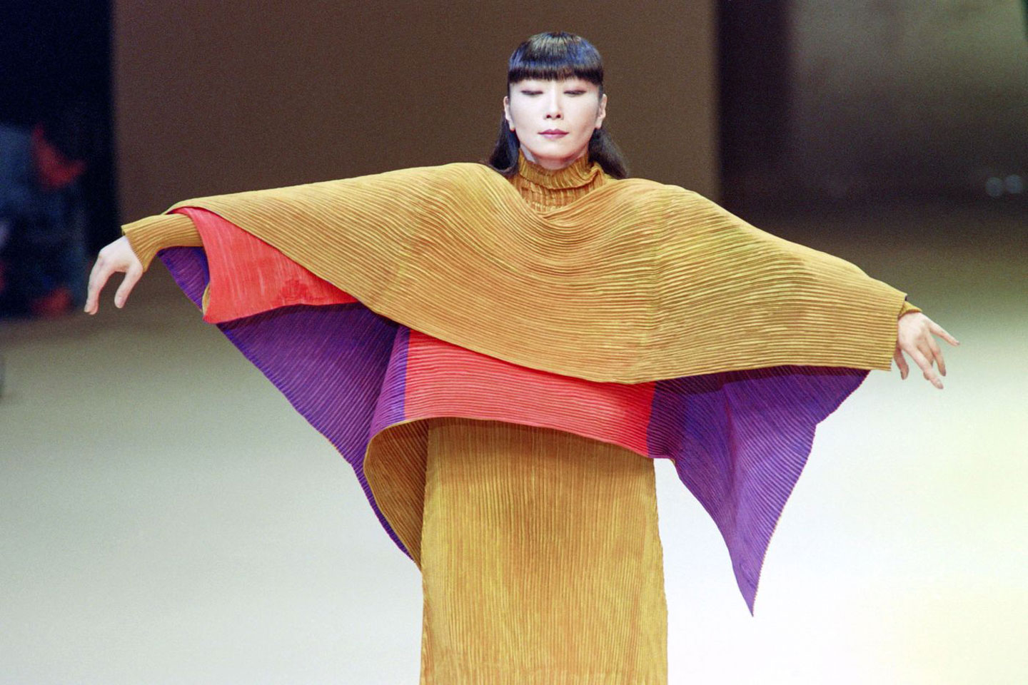 Model showing off the pleats in Miyake’s design at a 1995 show.