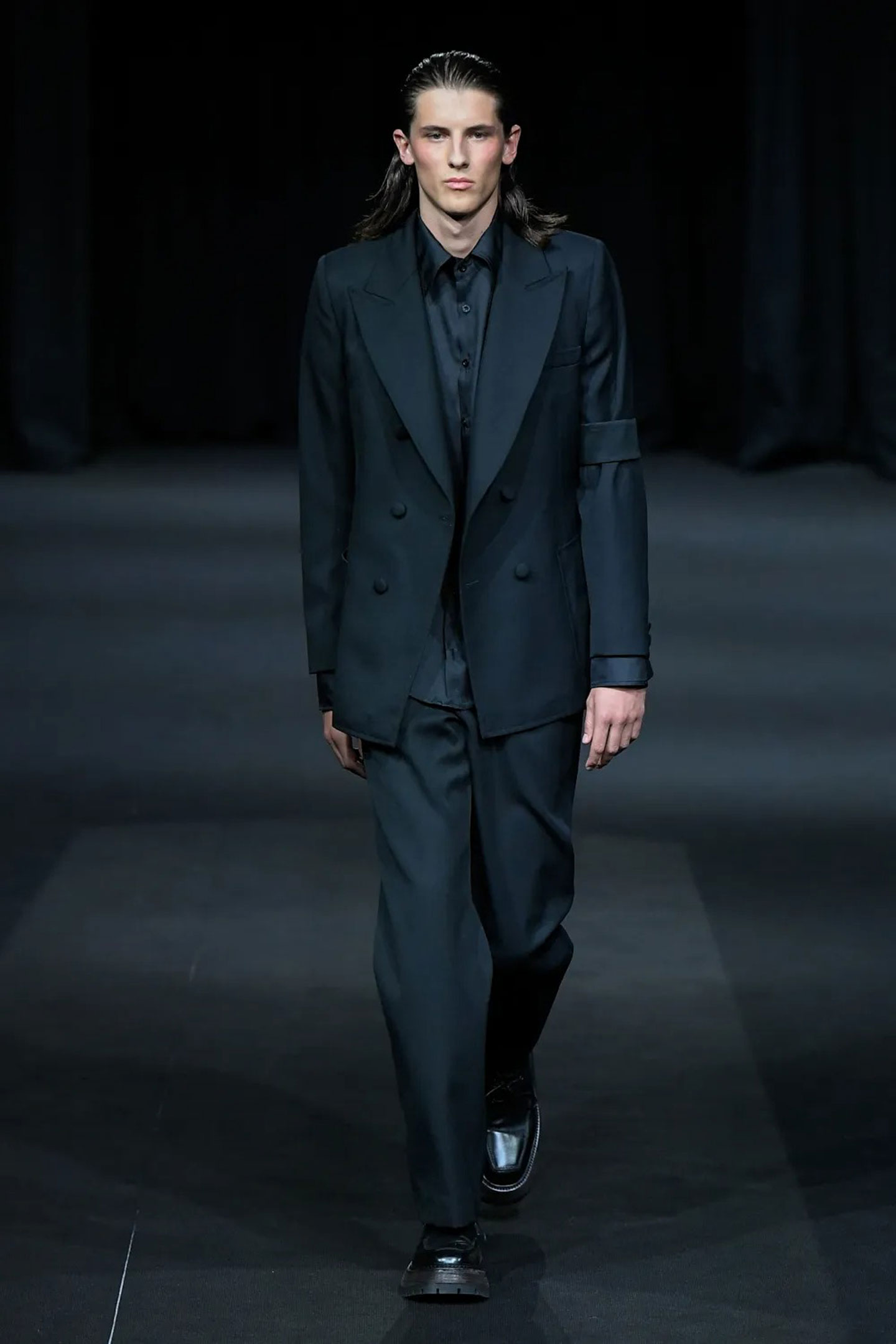 Daniel W. Fletcher made a sensitive tribute to the late Queen by presenting the first look as mourning clothes