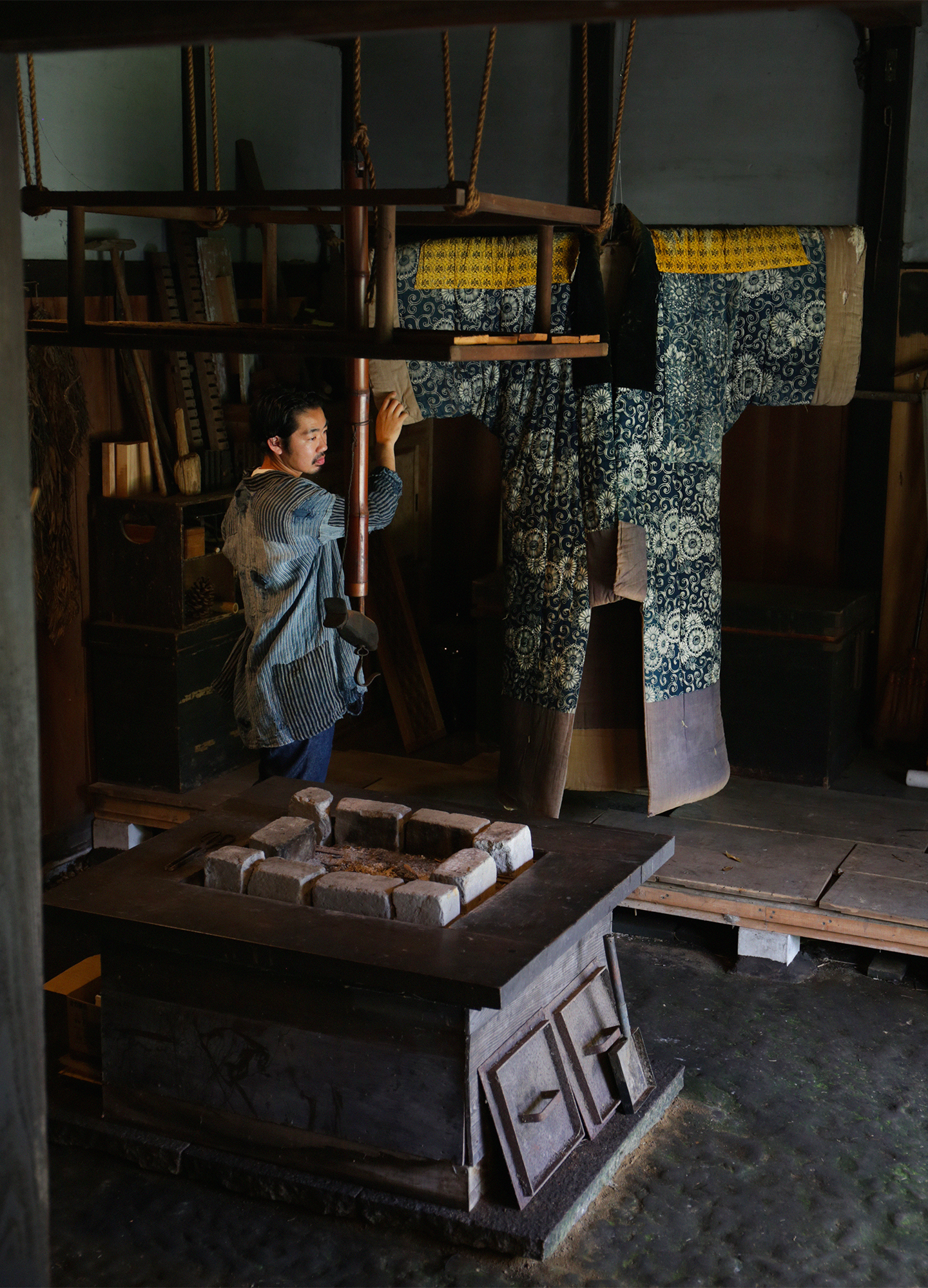 Ryuichi with Taisho period ‘beddo’ sleeping kimono. © photo: Nick Clements